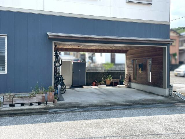 高知市神田　中古一戸建ての駐車場|大切な車を守れるインナーガレージ付き。雨の日も安心の暮らし。