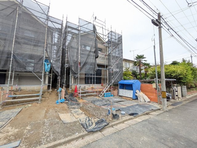 八王子市　丸山町　新築一戸建ての駐車場|～並列2台駐車可能カースペース～