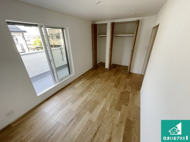 東大阪市北石切町　第2期　新築一戸建ての洋室|シンプルな洋室は、自分好みのインテリアが楽しめます♪ご家族とインテリアや家具を選びに行くのは新築購入時の醍醐味の一つです。ぜひお楽しみください♪