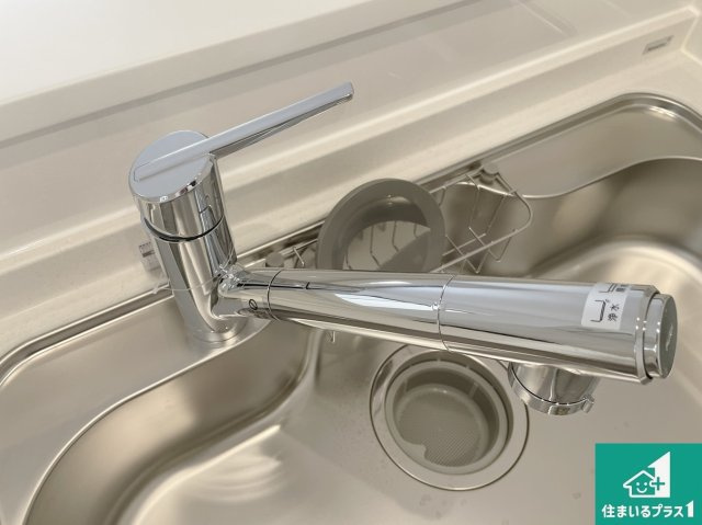 東大阪市北石切町　第2期　新築一戸建ての設備|浄水器を内蔵！炊飯時、お茶を作る時に安心してお水を使えます！お湯と冷水、浄水と原水、シャワーの切替えもワンタッチです！