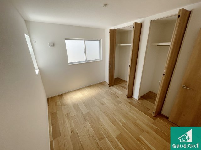 東大阪市北石切町　第2期　新築一戸建ての洋室|シンプルな洋室は、自分好みのインテリアが楽しめます♪ご家族とインテリアや家具を選びに行くのは新築購入時の醍醐味の一つです。ぜひお楽しみください♪