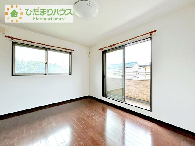 【寝室】 | 牛久市岡見町　中古戸建 | バルコニーに面している洋室は、主寝室にどうぞ(^^)/