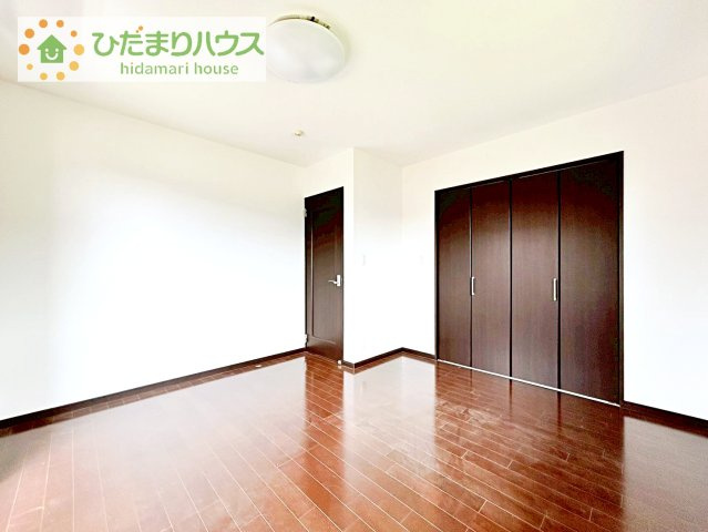 【寝室】 | 牛久市岡見町　中古戸建 | 広めの主寝室は、ベッドの他にもパソコンデスクやドレッサーなども置けちゃいます(*^-^*)
