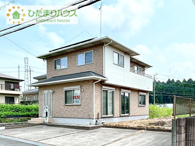 【外観】 | 牛久市岡見町　中古戸建 | 時間がない時もらくらくと車の出し入れができる並列駐車場を完備！！