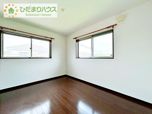 【洋室】 | 牛久市岡見町　中古戸建 | 窓が多く、明るい空間を演出してくれます(*^^*)