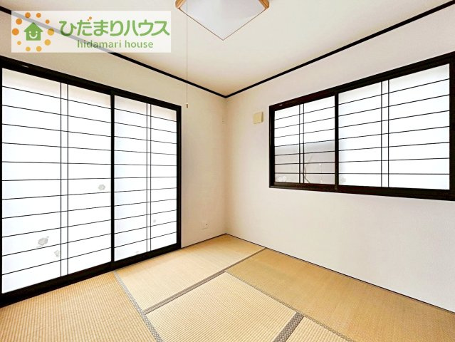 【和室】 | 牛久市岡見町　中古戸建 | リビングと和室は続き間設計。お友達が来たときには襖を開けて、広々空間を確保できます。