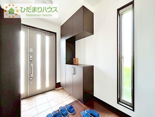 【玄関】 | 牛久市岡見町　中古戸建 | 玄関が広いので親子で並んで仲良く靴が履けますね(^^)/