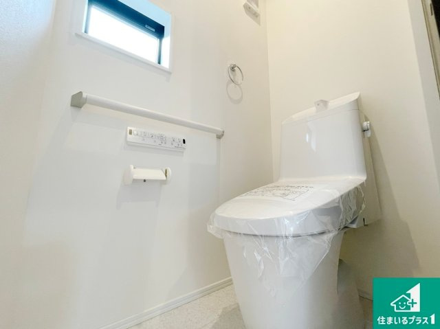 泉佐野市葵町　新築未入居のトイレ|1・2階の2ヶ所にあるので、朝の忙しい時間の順番待ちもなく、深夜の利用にも大変便利です。