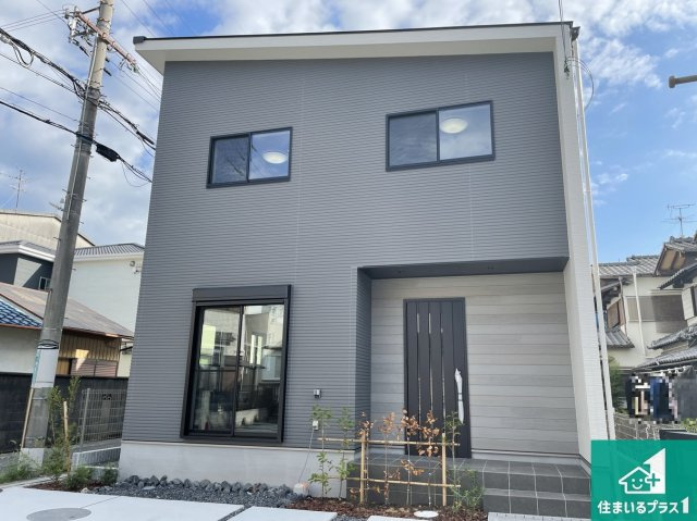 泉佐野市葵町　新築未入居の外観|お客様に長く安心して住んでいだだける事にこだわった家づくり！住んでからのアフターサービスにもしっかりと取り組んでいます！
