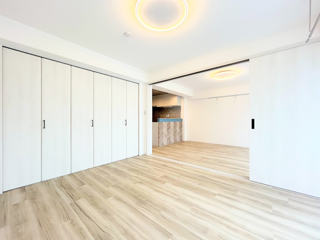 【洋室】 | ローズハイツ新横浜 | ◆気持ちの良い風が室内へ入り込む居室。家具を配置しても広々ご利用いただけます！！