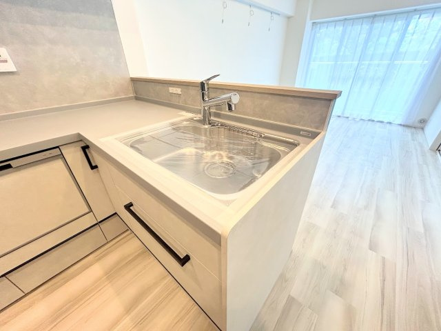 【キッチン】 | ローズハイツ新横浜 | ◆広々したキッチンシンク。洗い物が多い時にも快適にご利用いただけます。