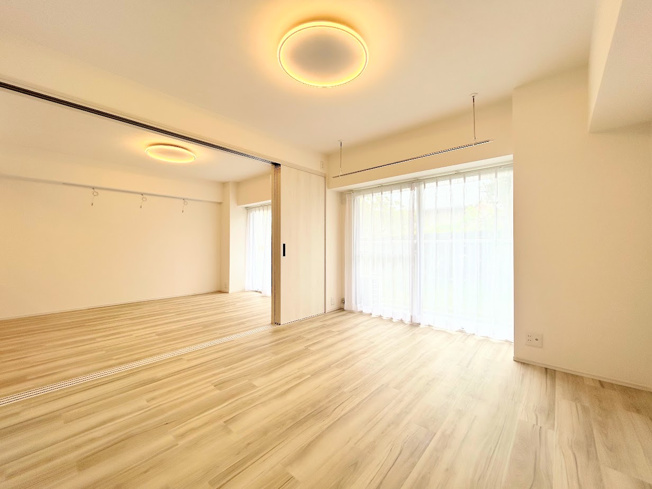 【洋室】 | ローズハイツ新横浜 | ◆子どものスタディ空間として、あるいは書斎やホビールームとして生活スタイルに合わせて使えるプライベートルーム。居心地のいい落ち着いたインテリアが似合います。