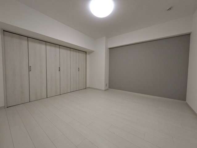 葉山の風を感じましょう！【葉山エコーハイツ】の洋室|落ち着いた色調の洋室です