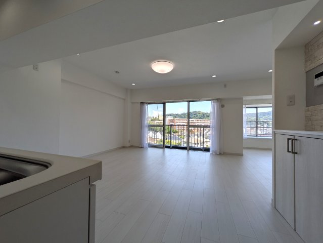 葉山の風を感じましょう！【葉山エコーハイツ】の居間・リビング