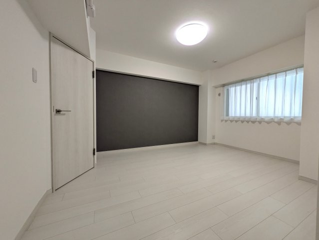 葉山の風を感じましょう！【葉山エコーハイツ】の洋室|広々とした洋室です