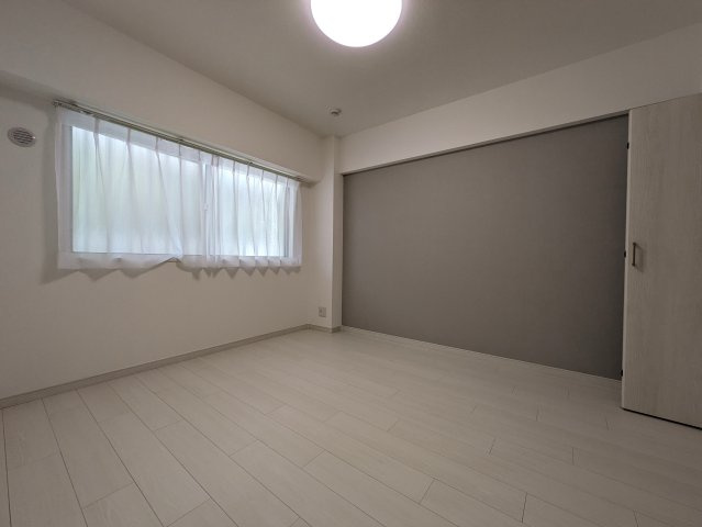 葉山の風を感じましょう！【葉山エコーハイツ】の洋室|使い勝手のいい洋室です