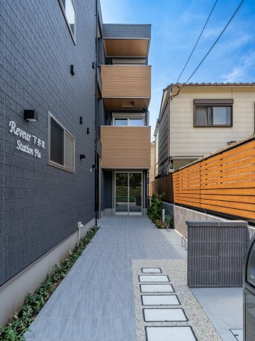 リヴェール下井草ステーションピアのエントランス