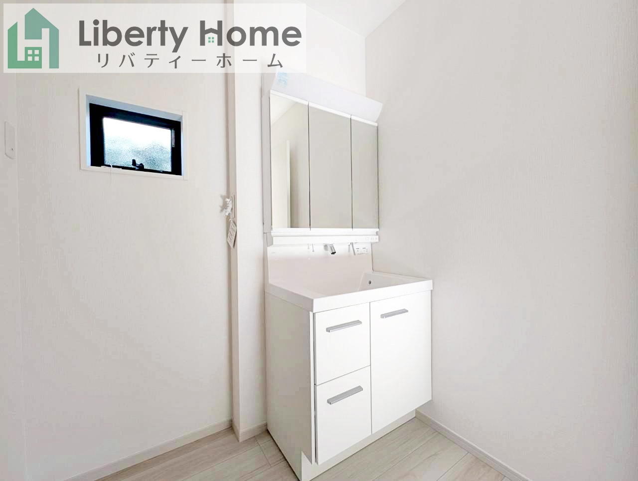 水戸市平須町13期　新築戸建の独立洗面台