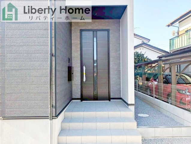 水戸市平須町13期　新築戸建のエントランス