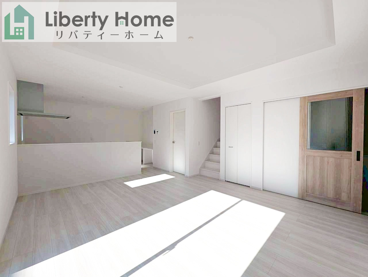 水戸市平須町13期　新築戸建の居間・リビング