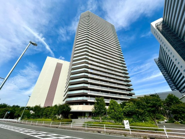 【外観】 | ミッドオアシスタワーズ橋本 | マンションの外観は非常に重要なポイントです！外観の善し悪しは資産価値に大きな影響を与えます。外観のいいマンションを購入することで、高値で売却がしやすく、買い手が見つかりやすいというメリットがあります。