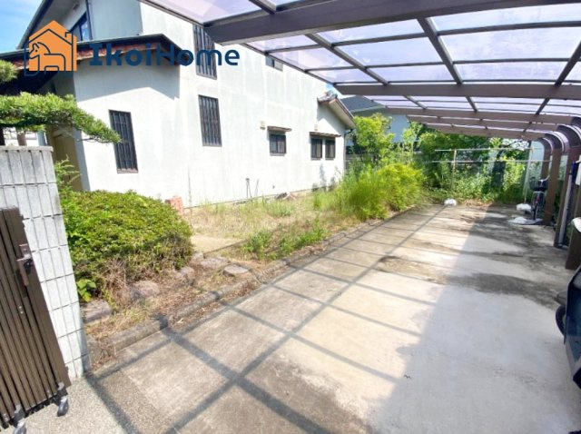 神戸市西区糀台2丁目　中古戸建の駐車場|●年中無休：当日予約可●駅近ながらお車4台駐車可能！簡易工事で2台追加できます。カーポート付きです♪