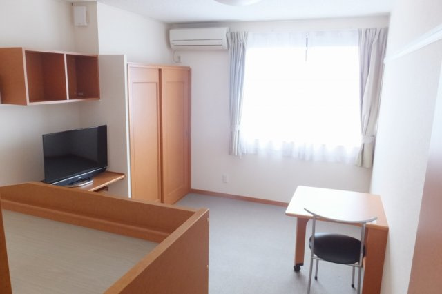 レオパレスフォンターナの居間・リビング