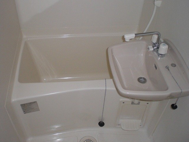 レオパレスフォンターナの浴室