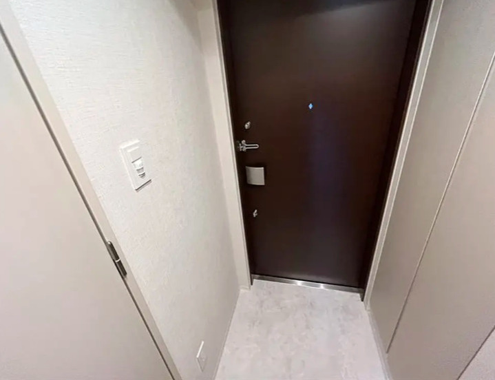 ワンルーフレジデンス新御徒町の玄関