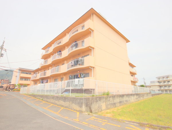 第1サンコウハイツの外観