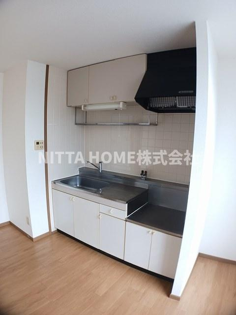 アメニティカスガⅡのキッチン|上下に収納がついているキッチンです◇