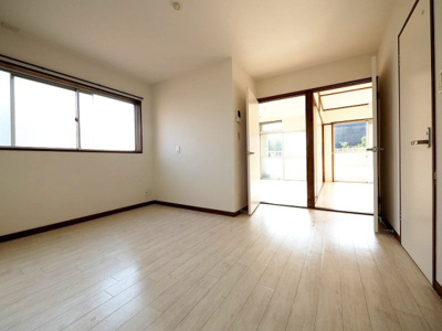 【居間・リビング】 | アテナビル | 使いやすい洋室タイプのお部屋