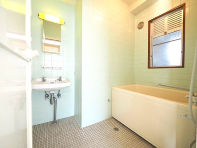 【浴室】 | アテナビル | ゆったりと疲れを癒すことのできるバスルーム