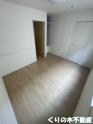 【寝室】 | クラール東鳥生　Ｂ | 広くて明るい寝室