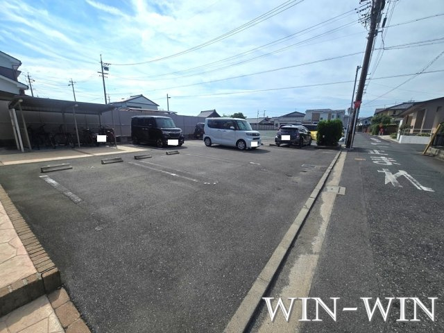 グランディール Nの駐車場