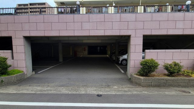 グランドハイツ太陽の駐車場