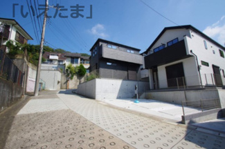 【前面道路含む現地写真】