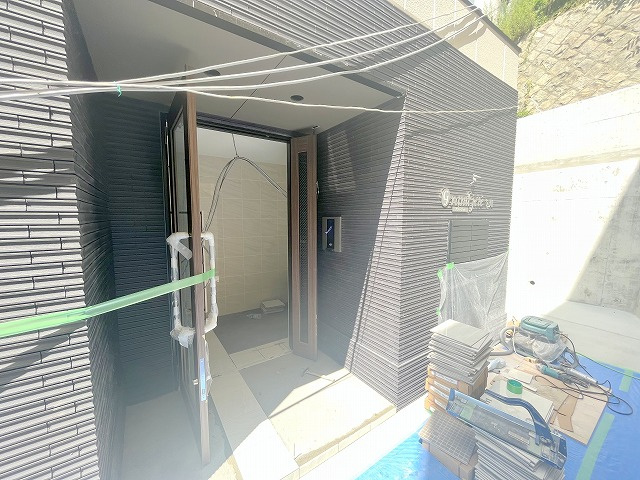 グランジュテ寺畑のエントランス|ゆとりのあるエントランスです