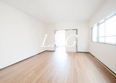 【居間・リビング】 | サザンヒルズ生田 | 洋室のお部屋です。