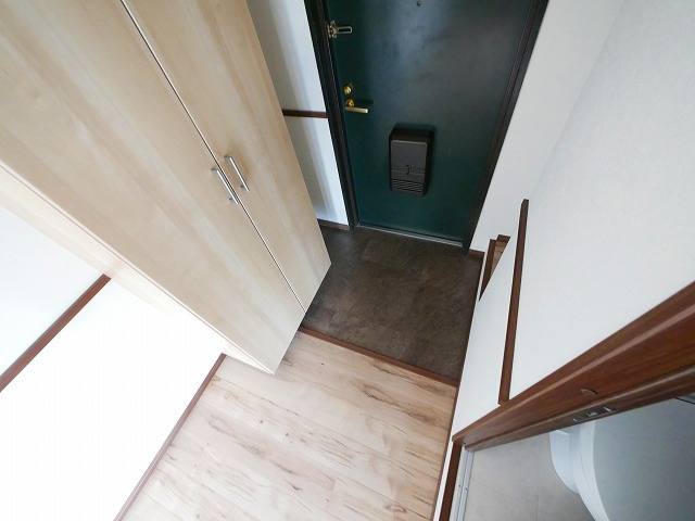 エールビルの玄関|収納もある玄関です