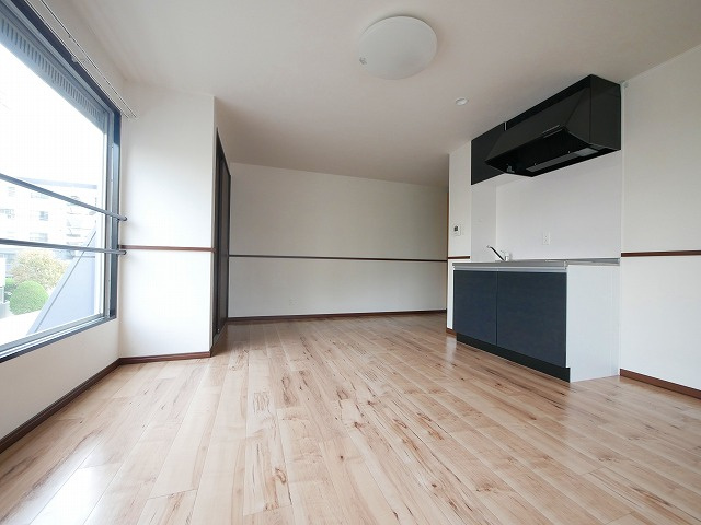 エールビルの居間・リビング|こちらのリビングで趣味の時間をお楽しみください