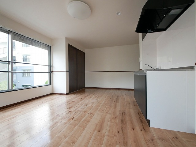 エールビルの居間・リビング|ゆったりとした居間です