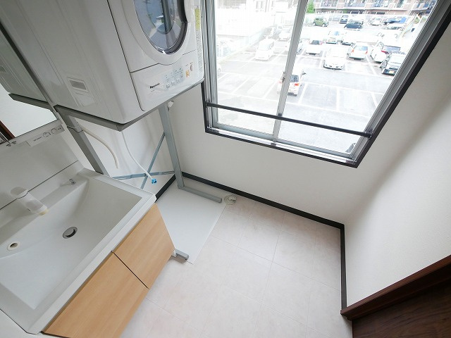 エールビルの洗面所|広い洗面スペース