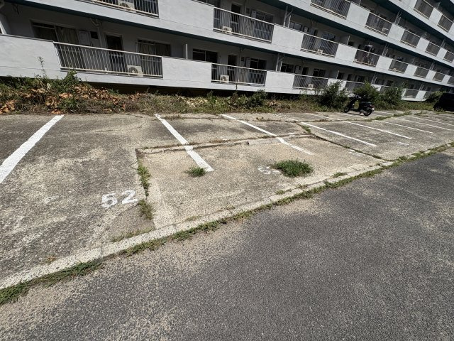 神戸市北区君影町４丁目の賃貸マンションの駐車場