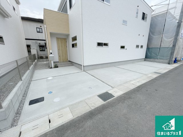 桜井市粟殿　新築一戸建ての駐車場|３台分の駐車スペース有り！急な来客でも安心です！