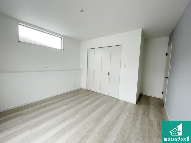 桜井市粟殿　新築一戸建ての洋室|シンプルな洋室は、自分好みのインテリアが楽しめます♪ご家族とインテリアや家具を選びに行くのは新築購入時の醍醐味の一つです。ぜひお楽しみください♪