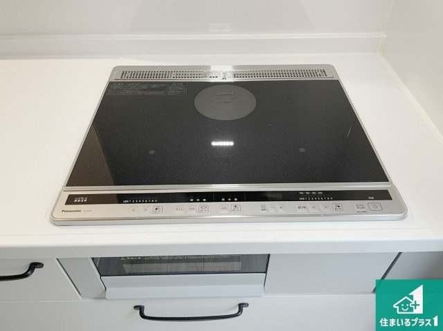 桜井市粟殿　新築一戸建ての設備|火を使わないので、安心なＩＨコンロ！でこぼこが無い構造なので、掃除もしやすく清潔に保てます！