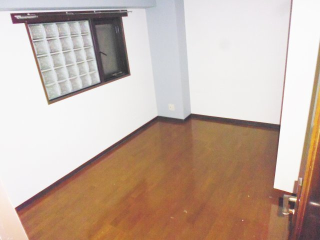 ハイツゴールドの洋室