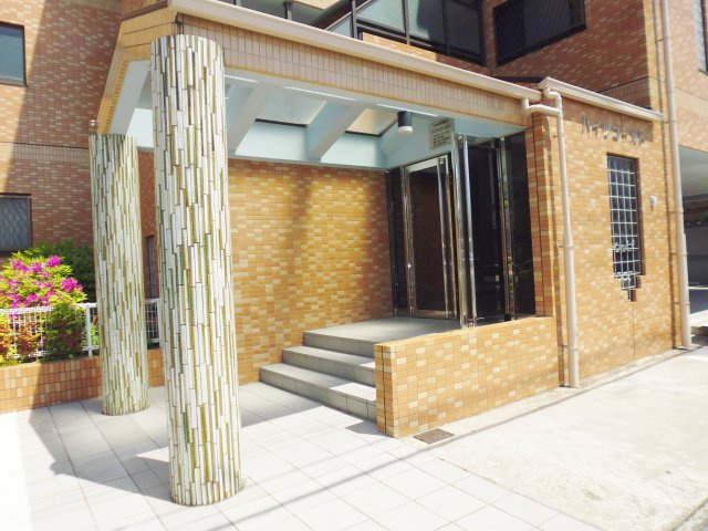 ハイツゴールドのエントランス