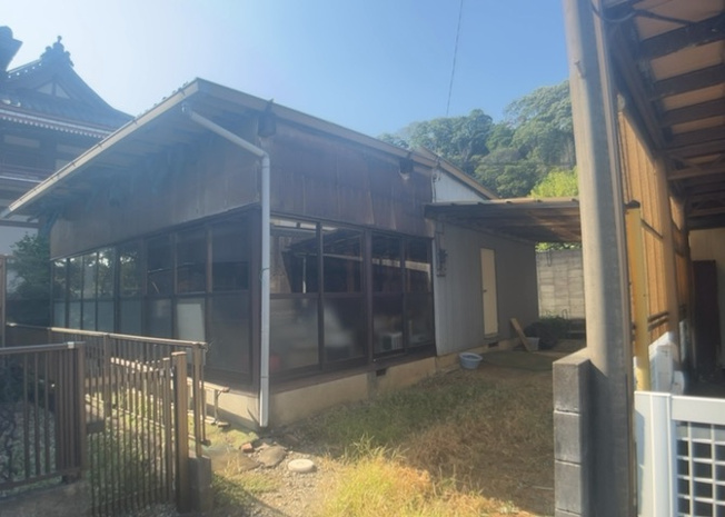 【外観】 | 土地の面積＝住宅面積ではありません。建ぺい率の問題などで、土地のある場所によって住宅を建てられる面積は限られています。高さもしかり、「土地」という言葉の中には、建築条件も含まれると考えておきましょう。